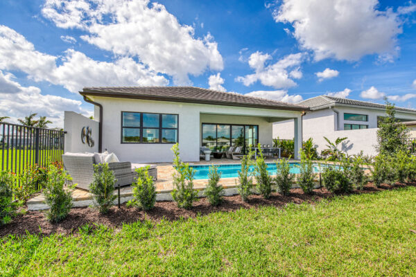 GL_Homes_Valencia_Grand_Boynton_Lot_71-3 - Rear Elev